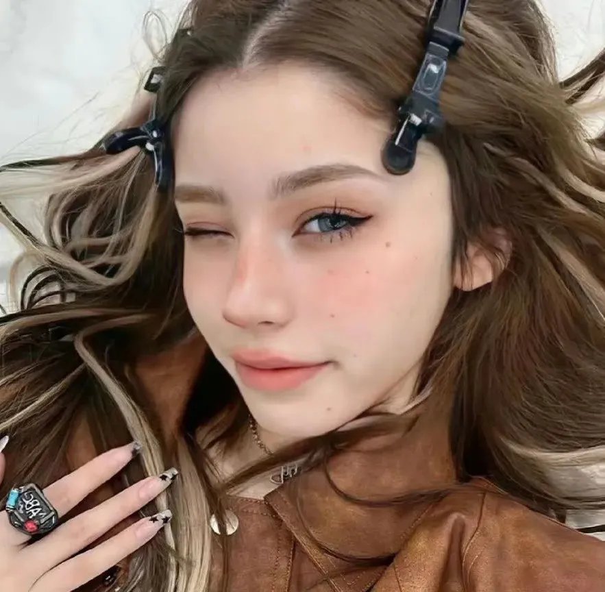 丑小鸭路人甲哥哥们抱她回家